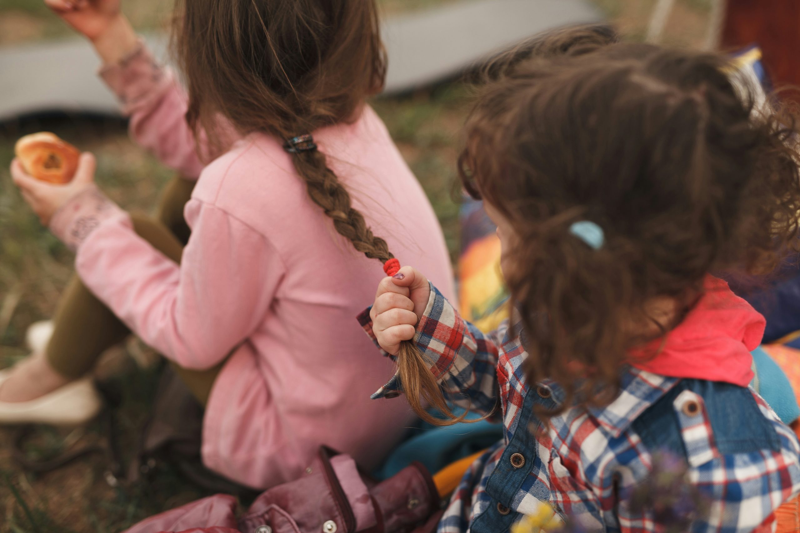 Piknikowe stylizacje, które pokochasz – moda na świeżym powietrzu