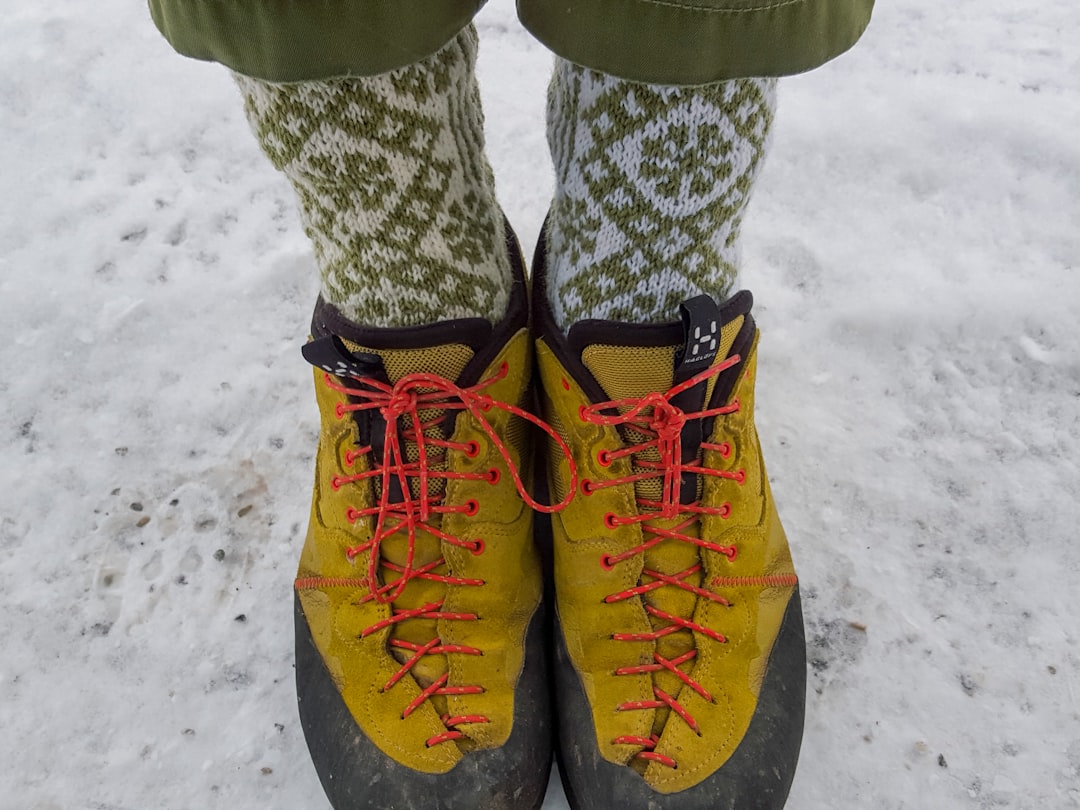 Photo Stylish hiking boots