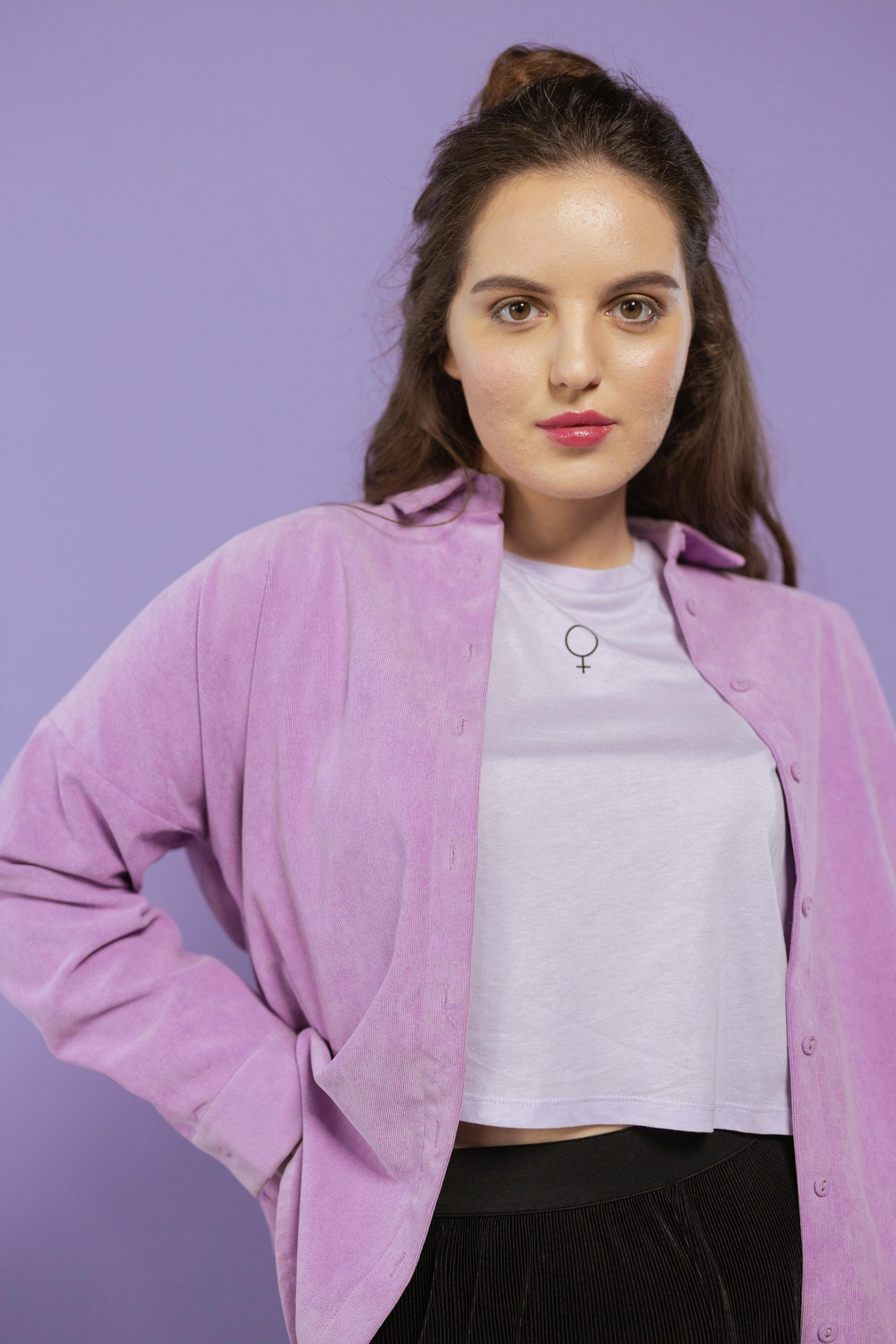 Co pasuje do fioletu? Odkryj 4 pomysły na codzienne zestawy