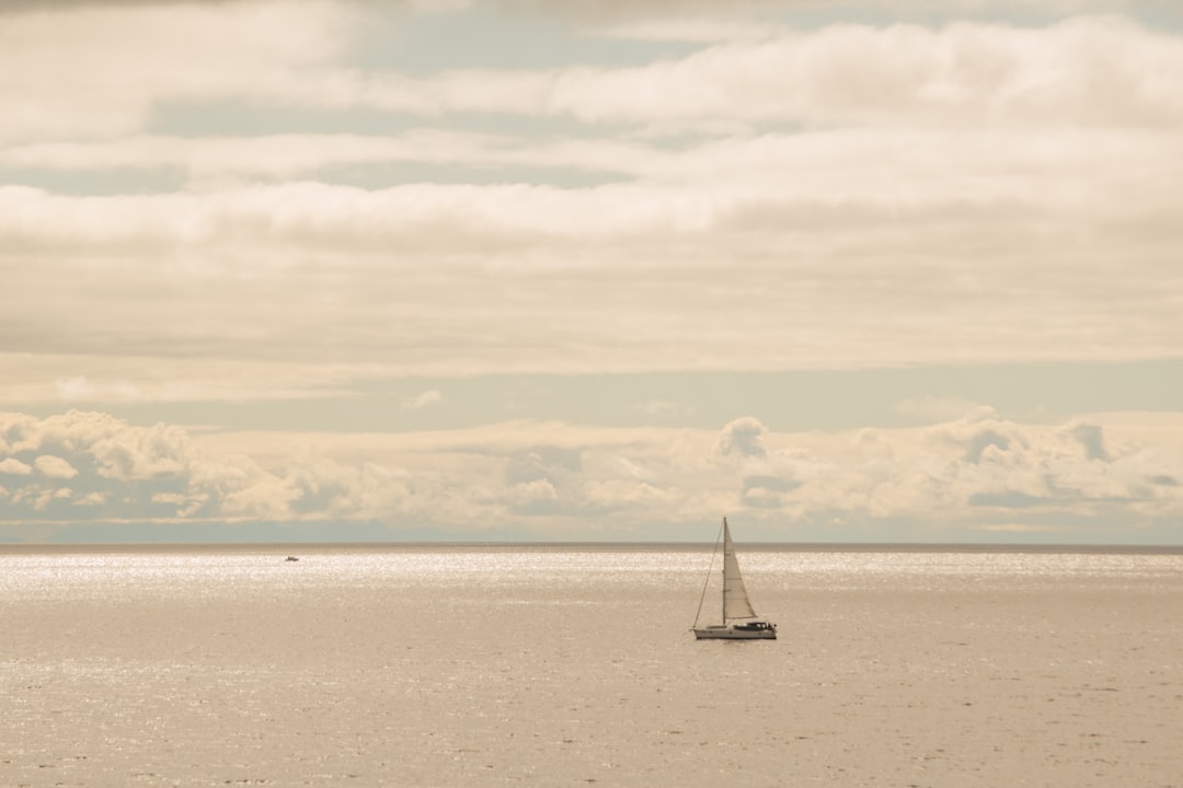 Co pasuje do beżu? Sprawdż 6 eleganckich zestawów