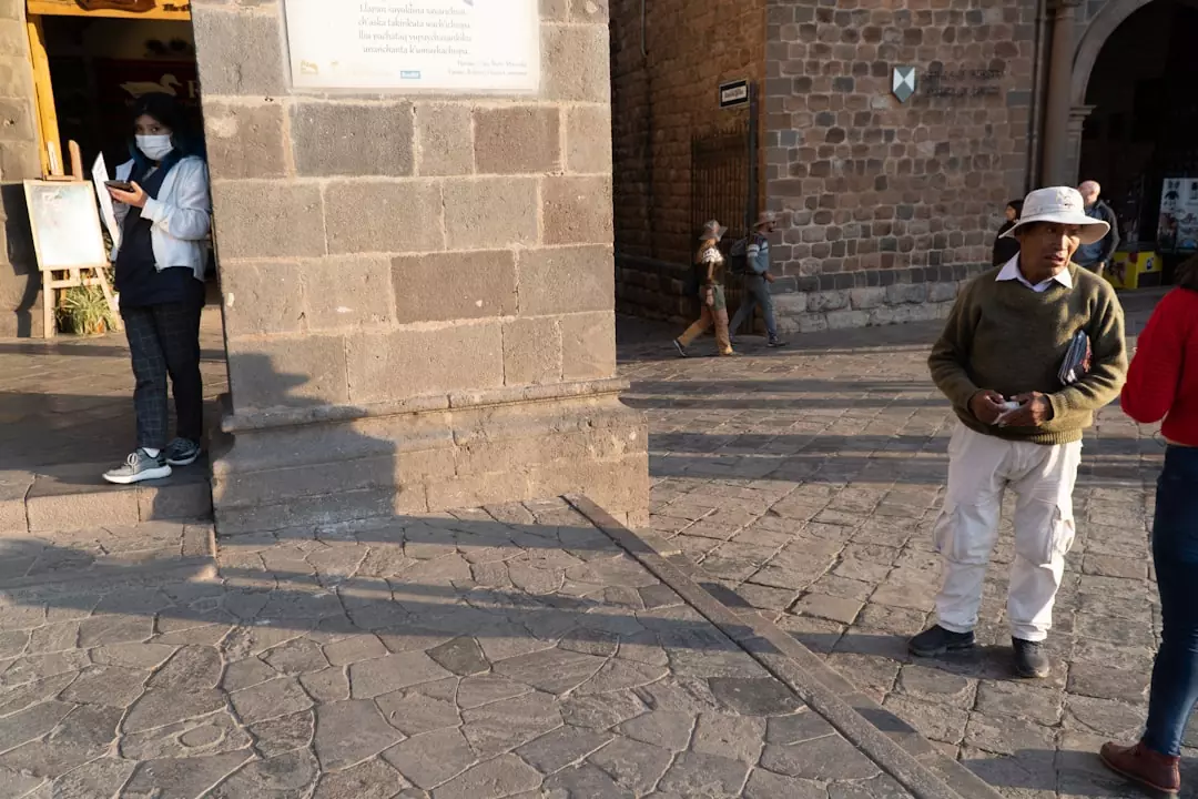 Co pasuje do spodni cargo? Zainspiruj się 5 modnymi zestawami na co dzień!