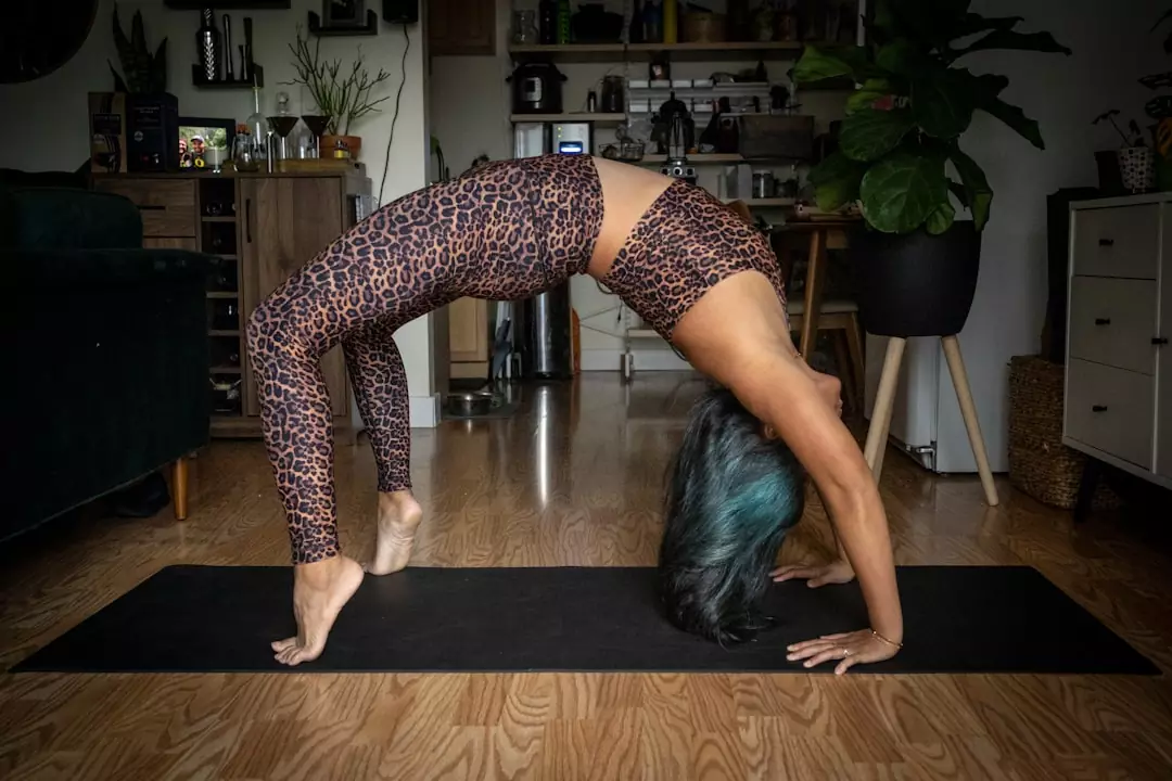 Co pasuje do legginsów – stylizacje sportowe i casual